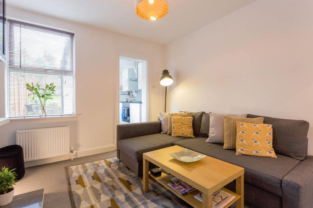 Ashton House - Stylish 2 Bedroom House, Close To Luton Town Center & Airport Exterior photo