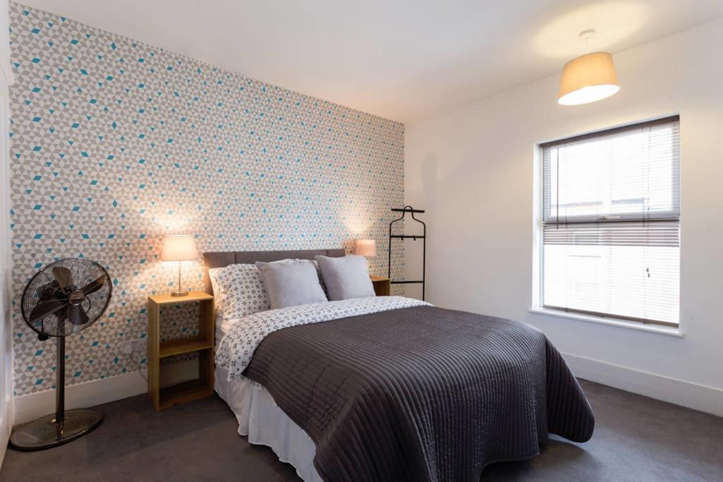 Ashton House - Stylish 2 Bedroom House, Close To Luton Town Center & Airport Exterior photo